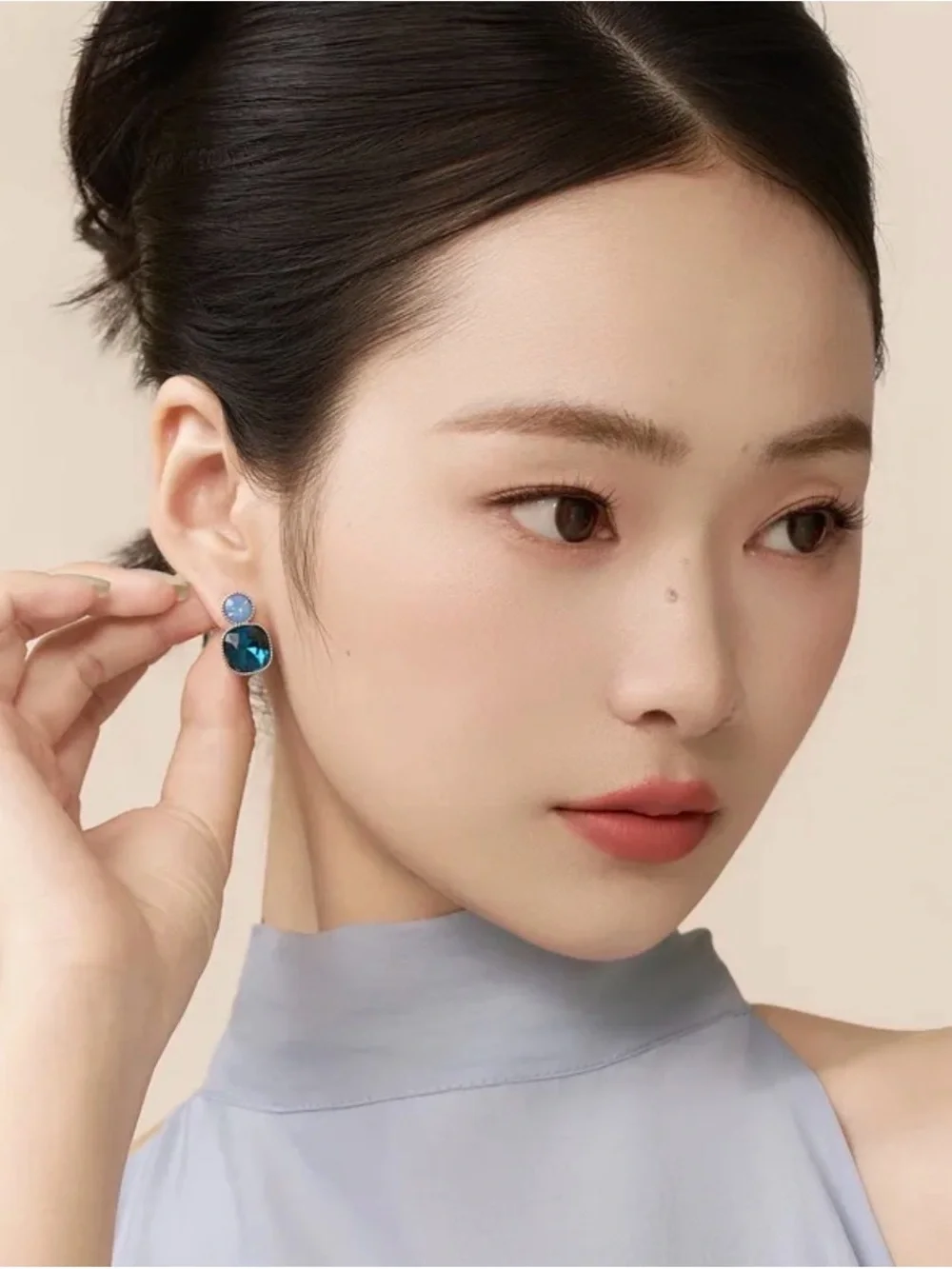 Elegant Blue Crystal Drop Earrings NWT